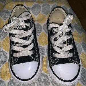 Toddler converse size 8 .